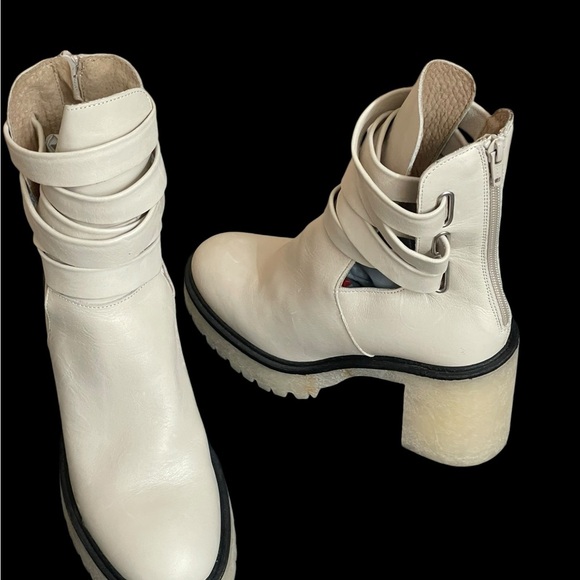 Free People Shoes - NEW 38/8Free People Jesse
Cutout Ankle Boots Leather Off-
White Lug Sole Strapp